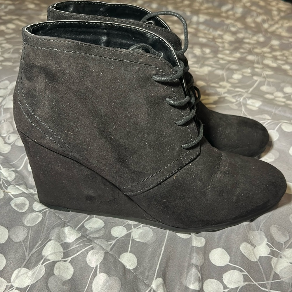 Arizona Jean Co heeled booties size 8.5